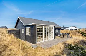 Holiday home with garden, terrace & barbecue - Image 4