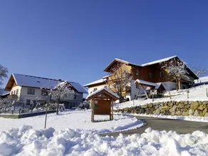 Maison avec piscine, terrasse et jardin - Image 4