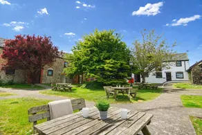 Holiday home with fast internet & garden - Image 5
