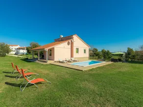 Fully equipped pleasant house with garden, private pool & terrace - Image 2