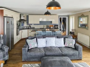 Family-friendly cottage with garden & barbeque | River view - Image 5