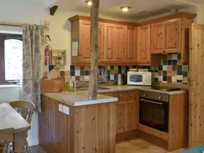Cottage with garden, jacuzzi & sauna | River view - Image 5
