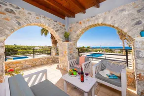 Villa avec piscine privée, jardin et terrasse | Vue plage - Image 5