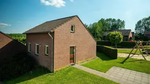 Bungalow with garden - Image 5