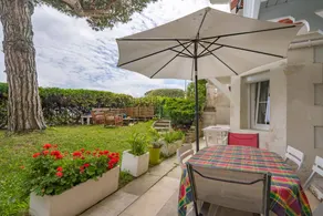 Agréable appartement adapté aux familles avec terrasse, internet haut débit et jardin | Vue plage | À côté de la plage | Parfait pour le travail à distance | Avec animaux admis - Image 3