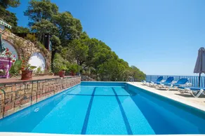 Villa with private pool, barbecue & garden - Image 5
