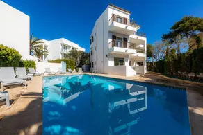 Flat with pool - Image 4