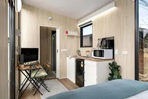 Wonderful Tiny House with Epic Views in Victoria - Image 5