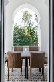 Apartment with private pool - Image 4