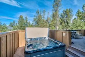 Luxury Retreat with Hot Tub, SHARC, A/C and Bikes - Image 3