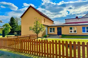 Holiday home with garden, BBQ & terrace - Image 4