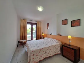 Wohnung mit Pool und Garten - Image 5