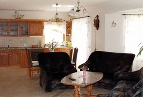 Apartment with BBQ, terrace & garden - Image 5