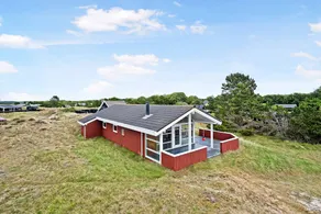 Holiday home with sauna & terrace - Image 2