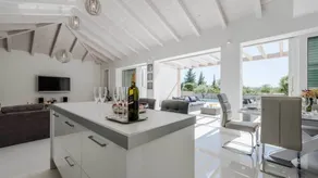 Apartment with garden, terrace & pool | Sea view - Image 5