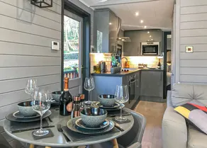 Chalet with jacuzzi - Image 4