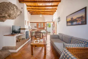 Ferienhaus mit Terrasse, Pool und schnellem Internet | Bergblick - Image 4