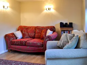 Cottage with garden & BBQ - Image 4