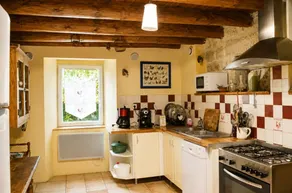 Charming Aubrac Cottage: Mountain View, Wi-Fi, Accessible, Sleeps 12 - Image 5