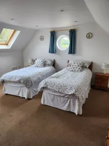 Cottage Sleeps 4 - Pet Friendly w Free Parking - Image 2