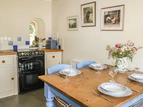 Cottage with garden - Image 5
