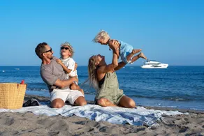 Beautiful boat | Beach nearby - Image 2