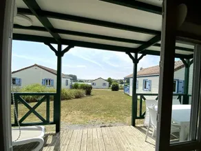 Beautiful chalet with terrace & heated pool | Close to the beach - Image 4