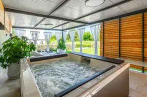 Villa mit Pool, Klimaanlage, Internet und einer großen überdachten Terrasse - Image 3