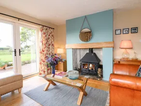 Family-friendly lovely cottage with garden - Image 3