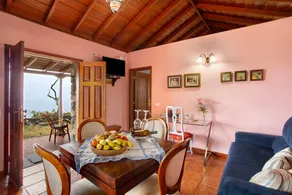 Holiday Home 'La Roquina' with Sea View, Wi-Fi and Air Conditioning - Image 4