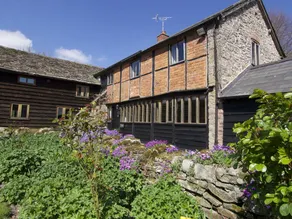 Cottage with garden - Image 3