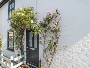 Cottage with garden - Image 2