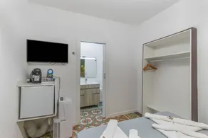 Private room | Next to Triana | City view - Image 4