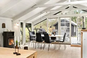 Holiday home with sauna, garden & BBQ - Image 4