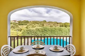 Maison avec piscine, jardin et terrasse - Image 2