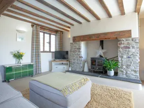 Children-friendly cottage with garden - Image 2