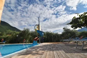 Flat with barbecue, pool & garden - Image 3