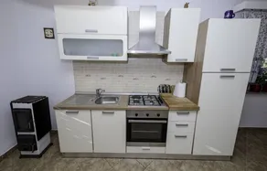 House with garden & BBQ - Image 2