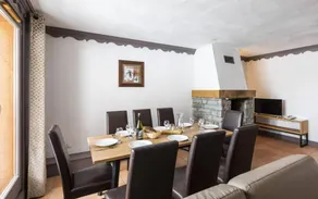 Wifi, 200m bis zum stadtzentrum, fitness, schwimmbad, sauna, balkon, kamin oder ofen für holz - Image 3