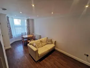 Apartment with garden - Image 3