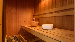 Children-friendly charming bungalow with hot tub, garden & terrace - Image 4