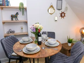 Family-oriented cottage with terrace & garden | Pet-friendly - Image 5