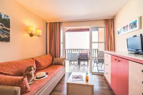 Flat with pool - Image 5