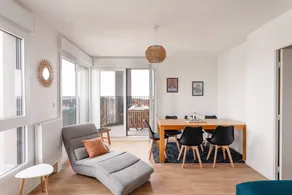 Family-oriented apartment with terrace - Image 2