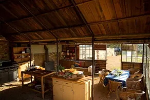 Picturesque Cabin Retreat Surrounded by Farmland in Angaston, Australia - Image 3