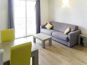 Holiday apartment with terrace, sauna & pool - Image 2