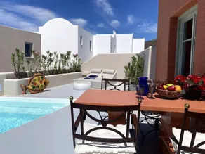 Villa with pool & terrace - Image 3