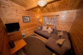 Modern Log Cabin Rental for a Glamping Adventure near Bristol, England - Image 2