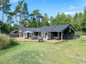 Family-friendly pleasant house with terrace & barbecue | Next to the beach - Image 2