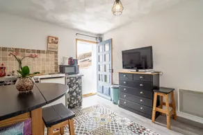Apartamento con jardín, barbacoa y sauna | Vistas a la ciudad - Image 5